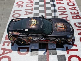 Sam Schmidt a Corvette C7 Stingray SAM Car na okruhu v Long Beach