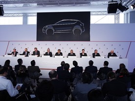 Předseda představenstva Seatu Luca di Meo představuje plán na výrobu malého crossoveru 