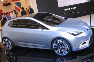 Shanghai MG5 concept (základem je Roewe 350)