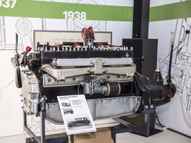 Řadový osmiválec Škoda 860 1929