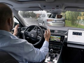 Spolupráce Škoda Auto a VŠB - TU Ostrava na projektu pro automatickou jízdu v konvoji Follow the Vehicle