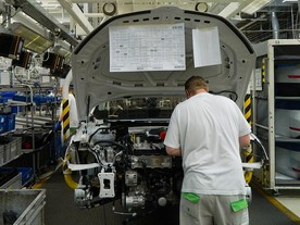 Škoda dProdkuce - vůz ještě s papírovou dokumentací na kapotě