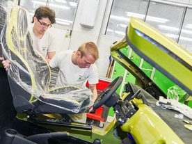 Učni z podnikového učiliště Škoda Auto postavili elektrickou buginu Škoda Element 