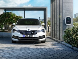Škoda Superb iV plug-in hybrid a wallbox
