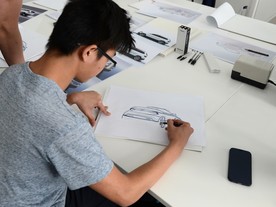 Návrh nového žákovského vozu vznikal za spolupráce studentů firemního učiliště a praktikantů oddělení designu 