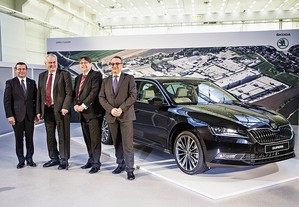 autoweek.cz - President Miloš Zeman navštívil Škoda Auto v Kvasinách