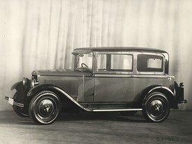 Škoda 422 tudor, osobní automobil s různým typem karoserií, celkem vyrobeno 3425 ks