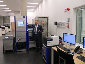 Ing. Martin Hrdlička v prostoru, odkud se měření řídí a poté vyhodnocuje