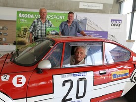 Oldřich Horsák (ve svém někdejším voze Škoda 200 RS), Ladislav Křeček a Miloslav Zapadlo
