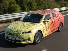 Škoda Octavia 4 covered v Toskánsku