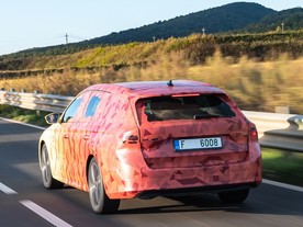 Škoda Octavia 4 covered v Toskánsku
