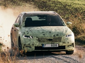 Škoda Octavia 4 covered v Toskánsku