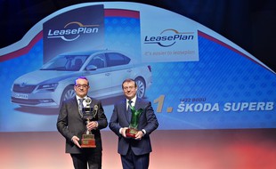 autoweek.cz - Škoda Superb získala titul Auto roku 2016 v České republice