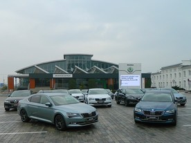 Policejní vozy Škoda Superb pro dálniční službu