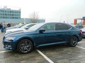 Policejní Škoda Superb pro dálniční službu