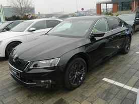 Policejní Škoda Superb pro dálniční službu