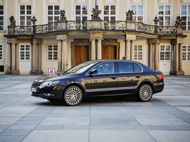 Předání vozu Škoda Superb ve špičkové verzi Laurin & Klement presidentovi republiky Miloši Zemanovi 
