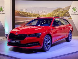 autoweek.cz - Škoda Superb prošla modernizací