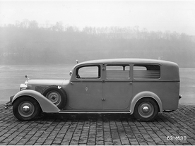 ŠKODA 640 Superb, sanitní vůz pro Prahu