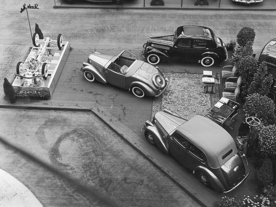 Modely ŠKODA Popular na autosalonu v Paříži v roce 1937