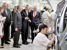 Presidenti Zeman a Gauck navštívili Škoda Auto 