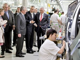 Presidenti Zeman a Gauck navštívili Škoda Auto 