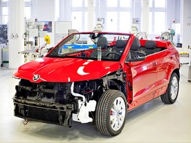 Pátým žákovským vozem podnikového učiliště Škoda Auto je Škoda Karoq s karoserií kabriolet