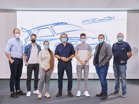 Žáci v oddělení Škoda Design u šéfdesignera Olivera Stefaniho a jeho týmu