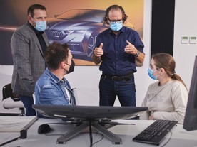 Žáci v oddělení Škoda Design u šéfdesignera Olivera Stefaniho a jeho týmu