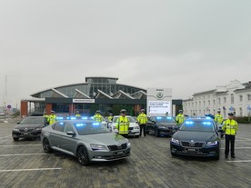 19 vozů Škoda Superb pro dálniční službu Policie ČR