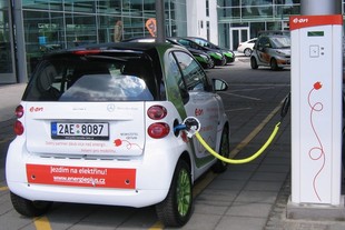 Dobíjení smartu ED v prostoru MB Bohemia