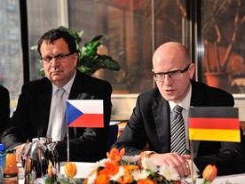 Ministr průmyslu a obchodu ČR Jan Mládek a předseda vlády ČR Bohuslav Sobotka