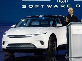 Stellantis CES2022 Chrysler Airflow Vision a Carlos Tavares