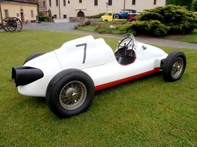 Tatra 607