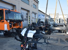 Tatra Trucks předala Střední průmyslové škole v Třebíči klíčové díly vozidla Tatra Phoenix 4x4 