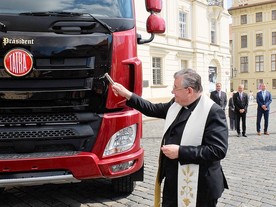 Kardinál Duka požehnal Tatře Phoenix Präsident