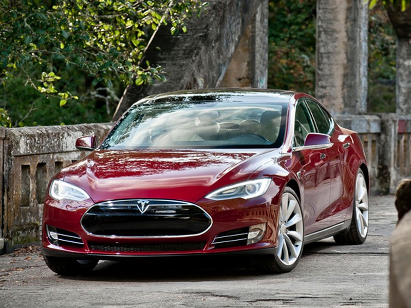 Tesla začne vyrábět Model S