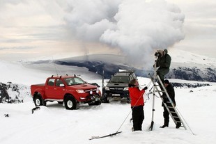 Toyota Hilux v arktické úpravě u islandského vulkánu