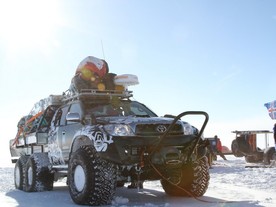 Arctic Trucks Toyota Hilux 6x6