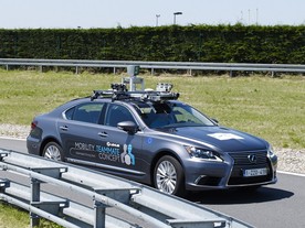 Lexus LS se sestavou snímačů pro autonomní jízdu