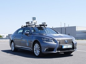 Lexus LS se sestavou snímačů pro autonomní jízdu