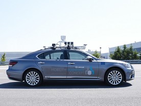 Lexus LS se sestavou snímačů pro autonomní jízdu