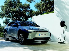 autoweek.cz - Toyota bZ4X se představila
