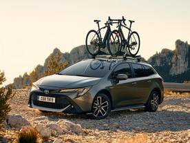 autoweek.cz - Toyota vystavuje Corollu GR Sport a Corollu Trek