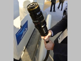 Plnicí stanice Linde na vodík v Toyota City 