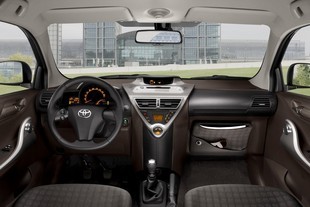 Toyota IQ - interiér