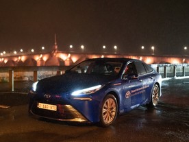Toyota Mirai - 1003  na jedno tankování vodíku