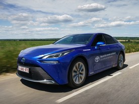 Toyota Mirai - 1003  na jedno tankování vodíku
