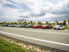 tVozy Toyota s hybridním a pohonem a s palivovými články