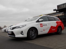 Vozy Toyota Auris Hybrid TouringSports projektu upTAXI 